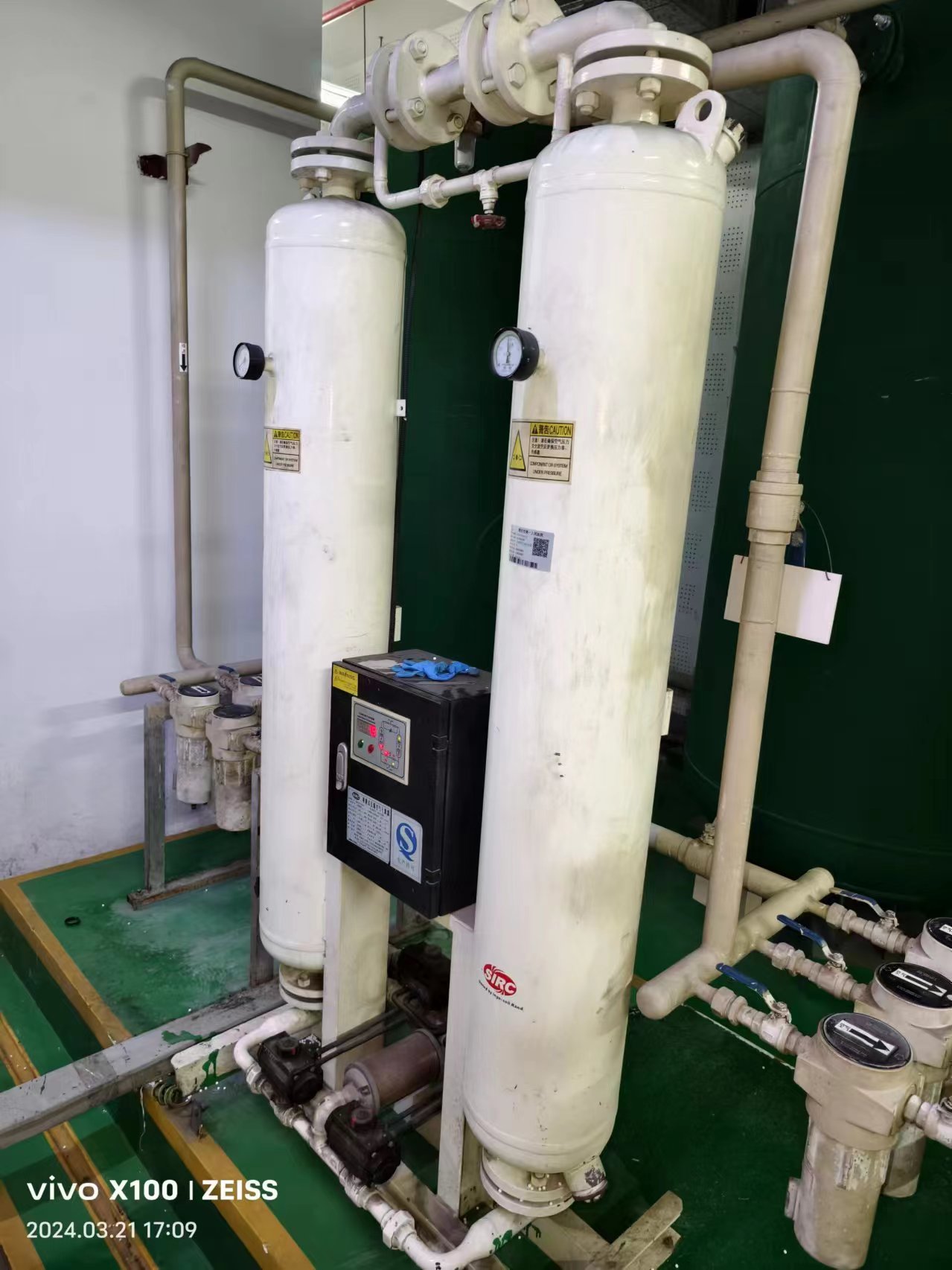 江苏某市级医院使用英格索兰品牌无油螺杆式空压机及后处理系统