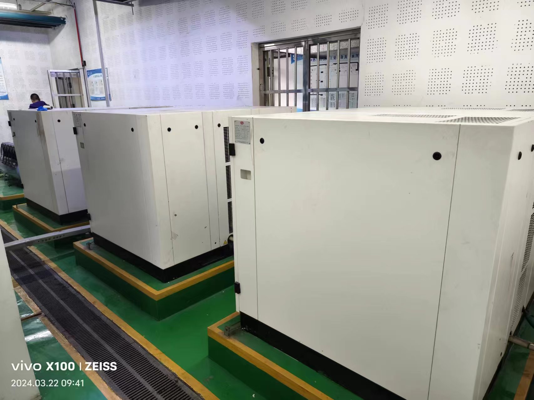 江苏某市级医院使用英格索兰品牌无油螺杆式空压机及后处理系统